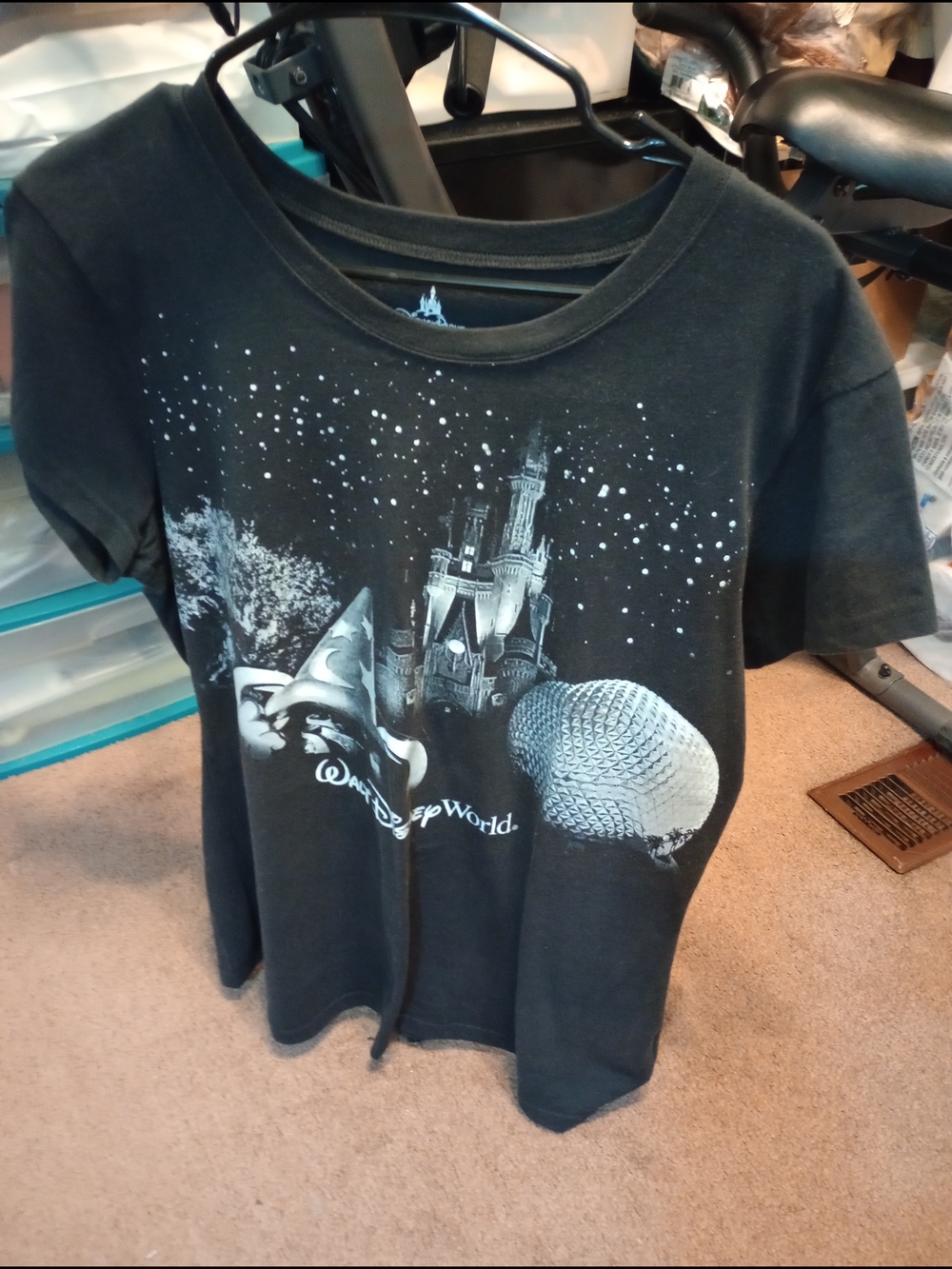 Disney Black Ladies Graphic Tee with Castle & Park Icons Size Xl